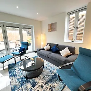 https://luxurious-modern-private-villa-in-brighton.brighton-hotels-england.com